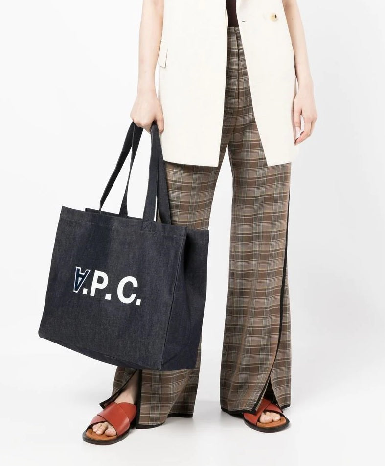 Apc clearance daniela tote